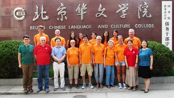 6 图为全体师生合影留念.jpg