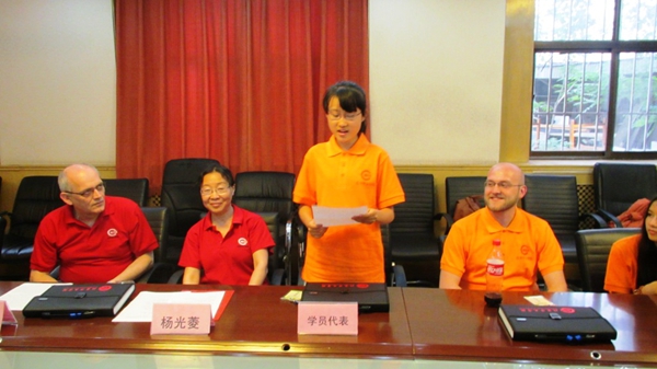 5 图为学员代表杨婷婷同学发言.jpg