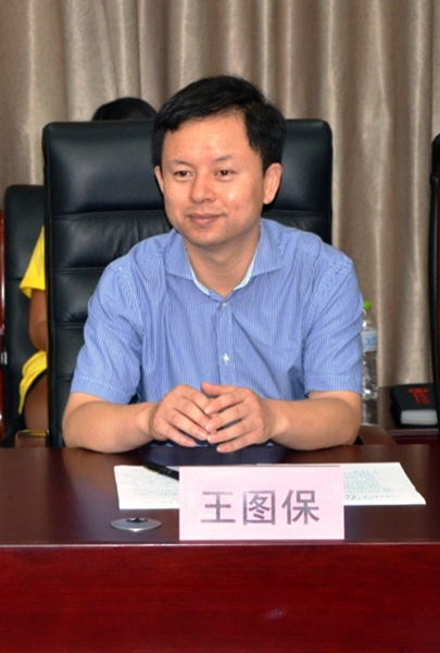 2 图为北京华文学院培训部副主任王图保致辞.jpg