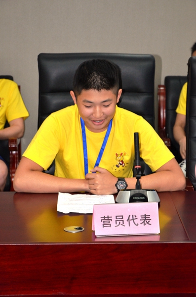 4 图为营员代表来自法国的张海量同学发言.jpg