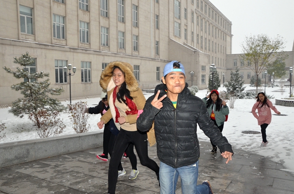 雪中奔跑.jpg