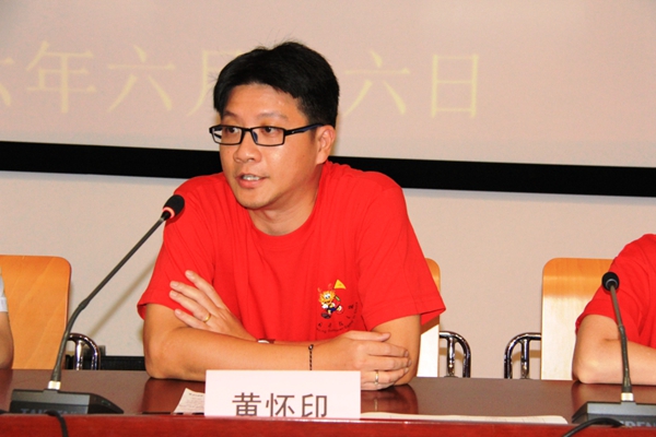 图4 印尼长青国际标准学校中文部主任黄怀印先生讲话.jpg