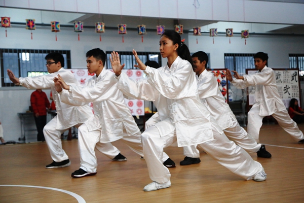 图8 营员们表演太极拳.jpg