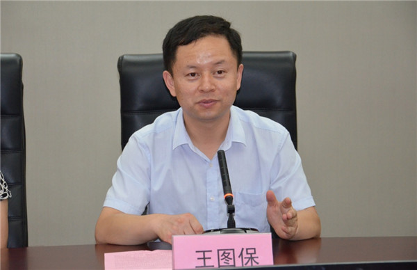 图3 我院培训部副主任王图保致欢迎辞.jpg