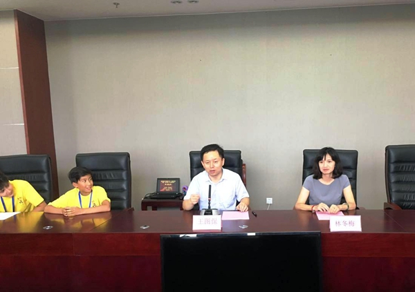 图3 北京华文学院培训部副主任王图保致辞.jpg