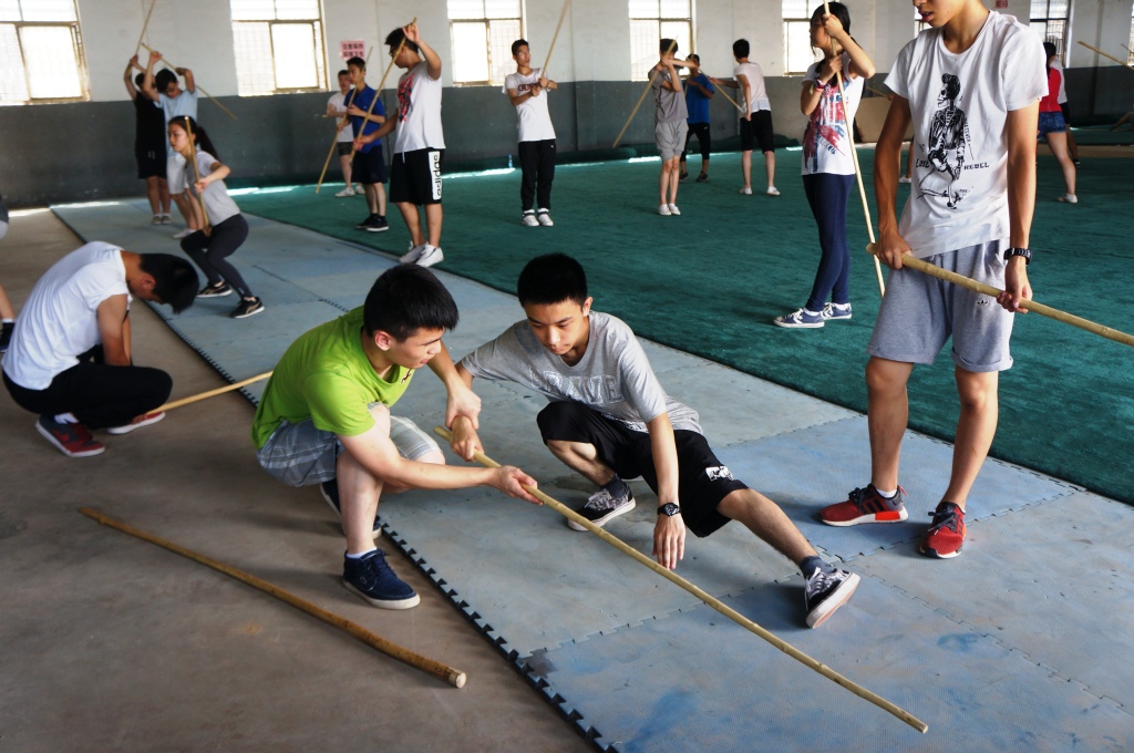 图5 功夫课棍杖学习.jpg