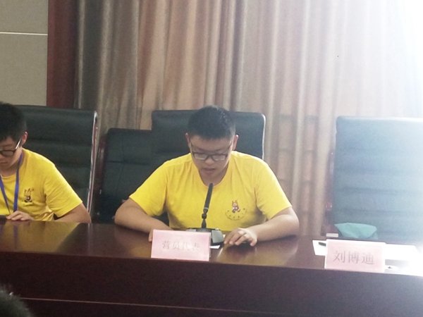 图3 营员代表来自西班牙的叶苏赟同学发言.jpg