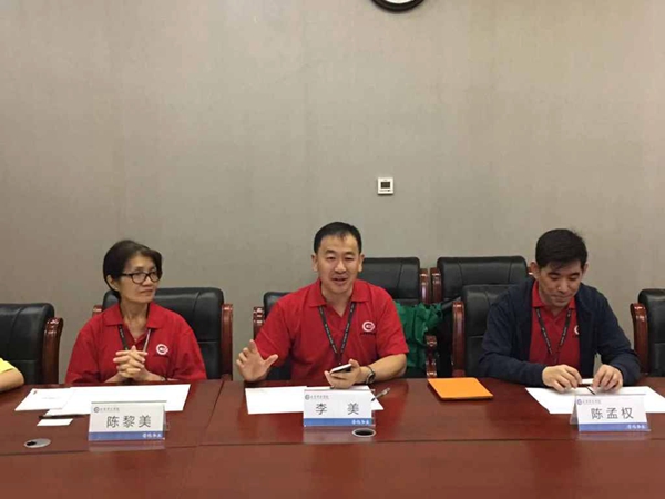 图4 菲律宾马尼拉天主教崇德学校副校长李美讲话.jpg