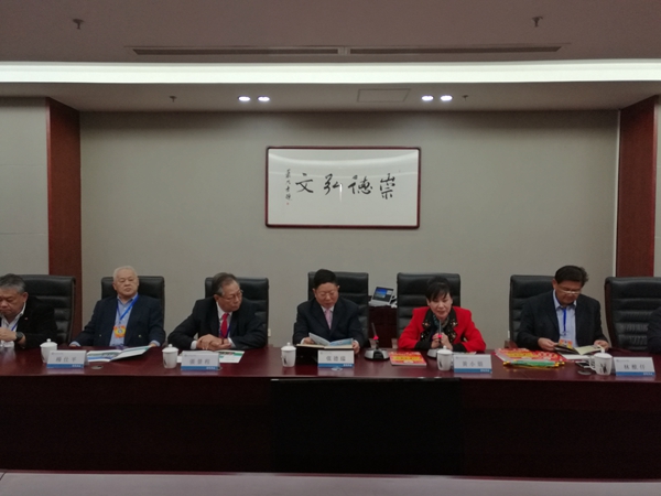 黄小娟会长发言.jpg