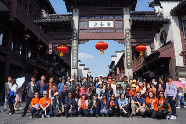 图3 秦淮河合影_调整大小.jpg