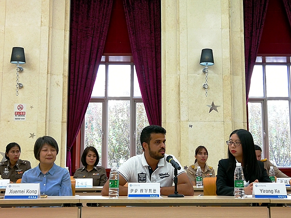 4阿联酋学员代表发言2.jpg