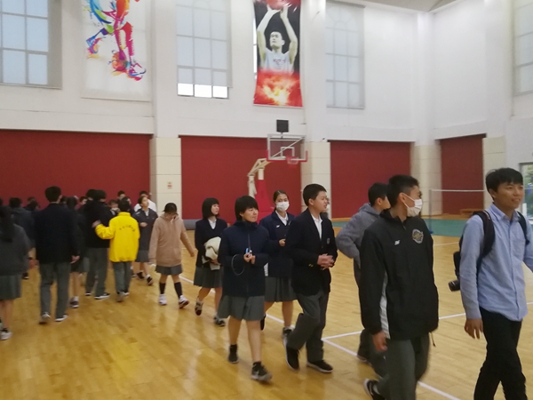 参观篮球馆.jpg