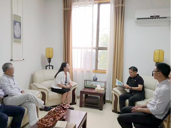 访问毛里求斯中国文化中心.jpg