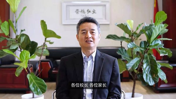 1 北京华文学院院长张东浩_副本.jpg