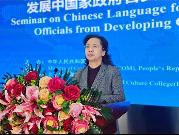 1 北京华文学院副院长刘香玲_副本.jpg