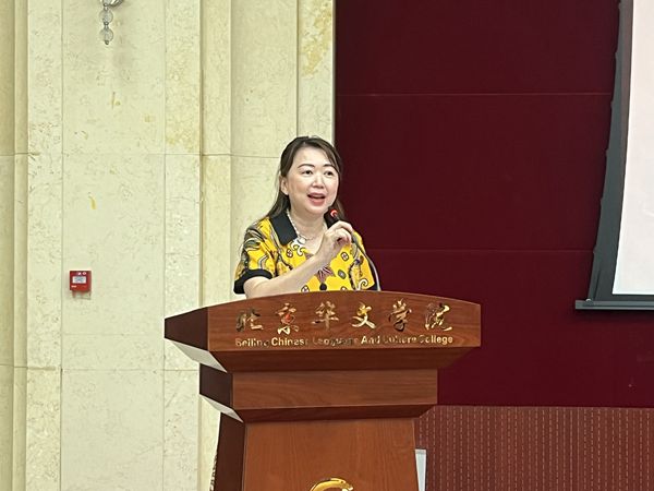 2.学员代表伍慧丽发言_副本.jpg