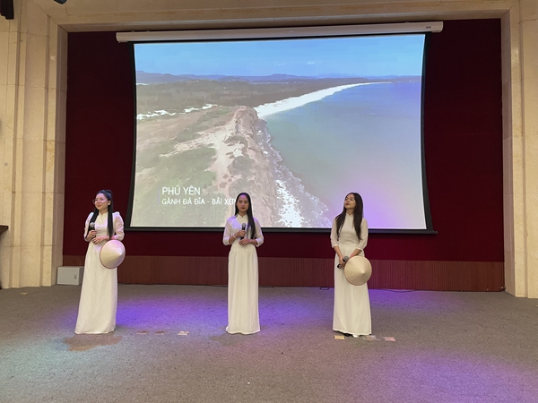 3 汇报演出_副本.jpg