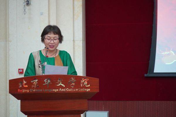 1 法国欧洲时报中文学校教师杜秀珍发言_副本.jpg
